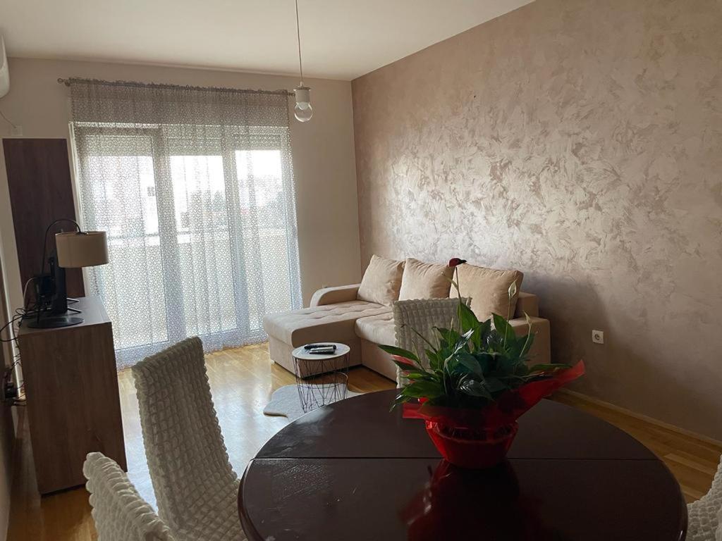Naki Apartmani Podgorica Exterior foto